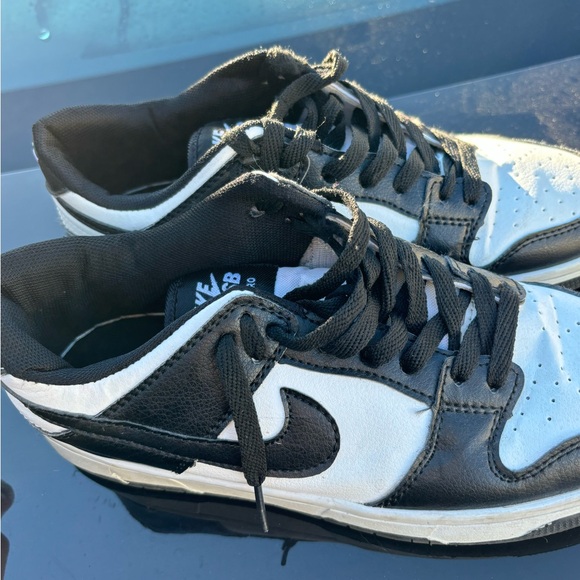 Nike Panda Dunks - Picture 4 of 7